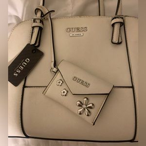 NWT Unique 2-piece GUESS bag purse